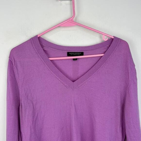Banana Republic 100% Merino Wool purplve vneck pull over sweater size medium - Picture 2 of 6